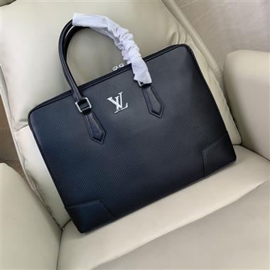 LOUIS VUITTON  2023新款男生時尚包包 尺寸：39-29-7CM