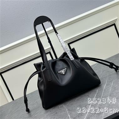 PRADA   2024新款女生時尚休閒包  尺寸:28-22-8CM