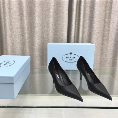 PRADA  2024新款女生休閒時尚鞋子