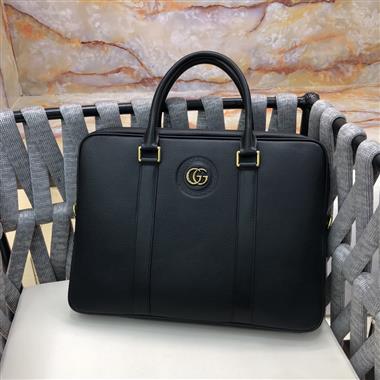 GUCCI   2024新款男生時尚休閒包 尺寸：39-29-5.5CM