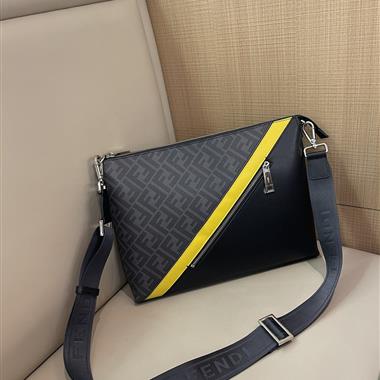 FENDI   2024新款男生時尚休閒包 尺寸：34*26*6CM