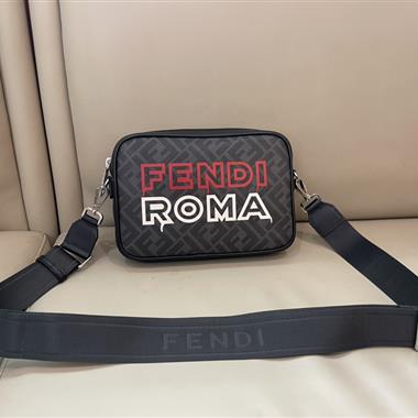 FENDI   2024新款男生時尚休閒包 尺寸：22*15*5CM