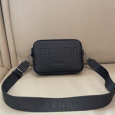 FENDI   2024新款男生時尚休閒包 尺寸：22*15*5CM