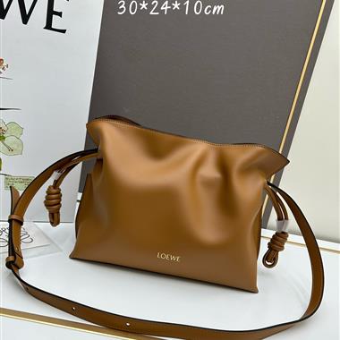 LOEWE  2024新款女生時尚休閒包 尺寸：30-24.5-10.5CM