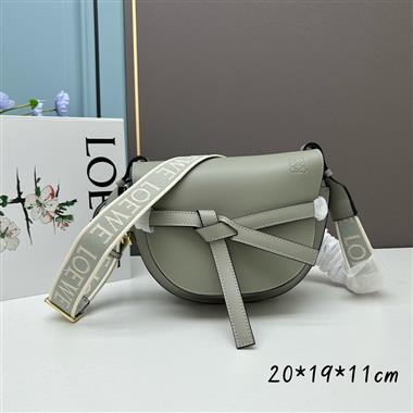 LOEWE  2024新款女生時尚休閒包 尺寸：20*19*11.5CM