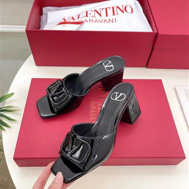 Valentino   2024新款女生休閒時尚鞋子