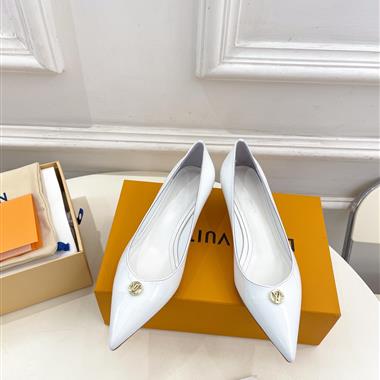 Louis Vuitton   2024新款女生休閒時尚鞋子