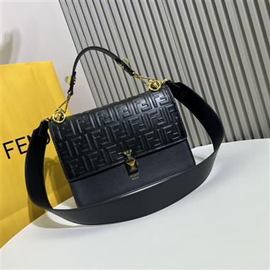 FENDI   2024新款女生時尚休閒包  尺寸：25*19*11CM