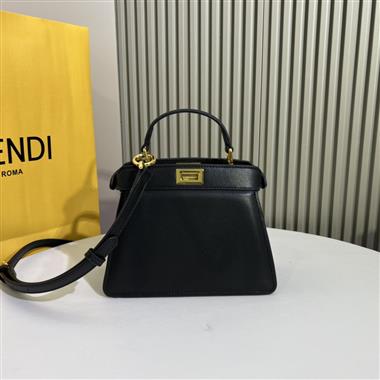 FENDI   2024新款女生時尚休閒包  尺寸：20*15.5*11CM