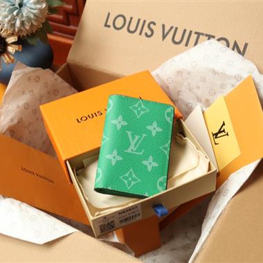 LOUIS VUITTON   2024新款時尚休閒包 尺寸：8*11*1CM