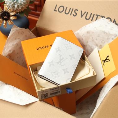 LOUIS VUITTON   2024新款時尚休閒包 尺寸：8*11*1CM