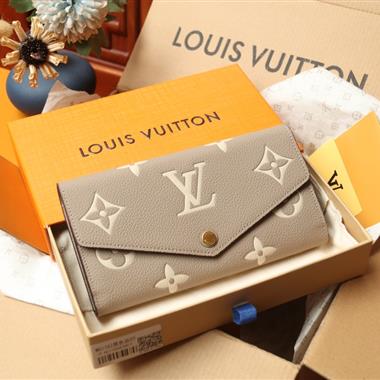 LOUIS VUITTON   2024新款時尚休閒包  尺寸：19.5*10.5*2.5CM