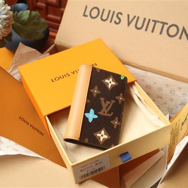 LOUIS VUITTON   2024新款時尚休閒包  尺寸：7.5*11.1*1CM