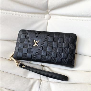 LOUIS VUITTON    2024新款男生時尚休閒包  尺寸：19-10.5-2CM