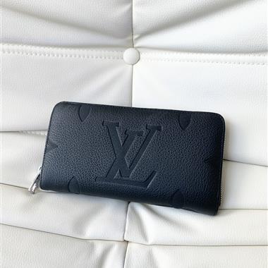 LOUIS VUITTON    2024新款男生時尚休閒包  尺寸：19-10.5-2CM