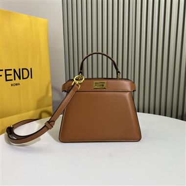 FENDI   2024新款女生時尚休閒包  尺寸：20*15.5*11CM