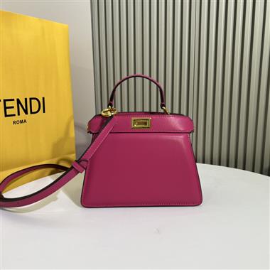 FENDI   2024新款女生時尚休閒包  尺寸：20*15.5*11CM