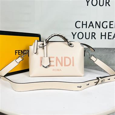 FENDI   2024新款女生時尚休閒包  尺寸：28CM