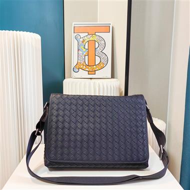 BOTTEGA VENETA  2024新款男生時尚休閒包  尺寸:33*25*7CM