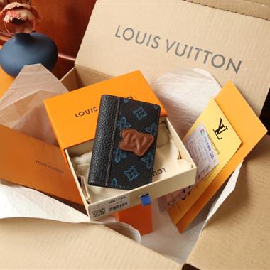 LOUIS VUITTON    2024新款時尚休閒包 尺寸：7.5*11.1*1CM
