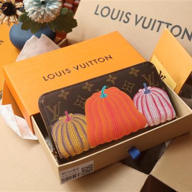 LOUIS VUITTON    2024新款時尚休閒包 尺寸：19.5*10.5*2.5CM