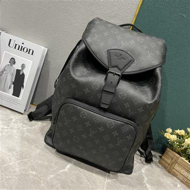 LOUIS VUITTON    2024新款男生時尚休閒包 尺寸：32*40*19CM
