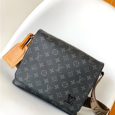 LOUIS VUITTON    2024新款男生時尚休閒包 尺寸：25*22*7CM