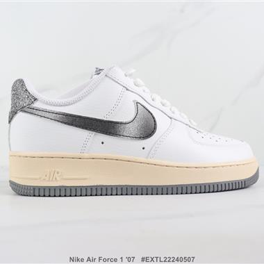 Nike Air Force 1 ′07 空軍一號低幫板鞋 