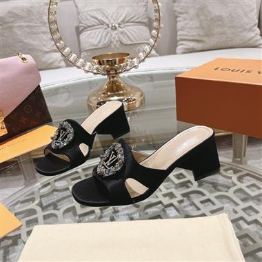 Louis Vuitton   2024新款女生休閒時尚鞋子