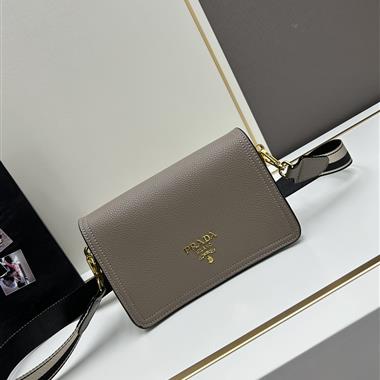 PRADA   2024新款時尚女生休閒包 尺寸:22*14*8CM