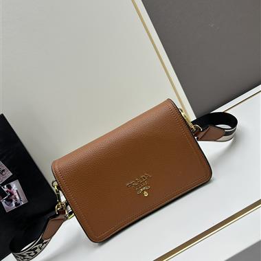 PRADA   2024新款時尚女生休閒包 尺寸:22*14*8CM