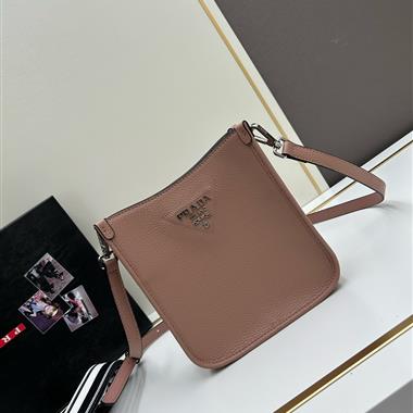 PRADA   2024新款時尚女生休閒包 尺寸:20*19*6CM