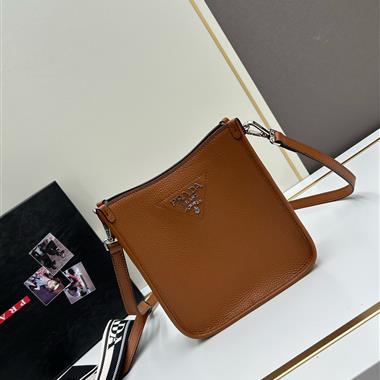 PRADA   2024新款時尚女生休閒包 尺寸:20*19*6CM