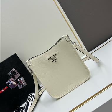 PRADA   2024新款時尚女生休閒包 尺寸:20*19*6CM