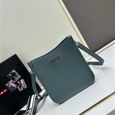 PRADA   2024新款時尚女生休閒包 尺寸:20*19*6CM