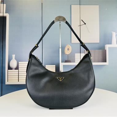 PRADA   2024新款時尚女生休閒包 尺寸:37x28x8CM