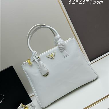 PRADA   2024新款時尚女生休閒包 尺寸:32x23x13CM
