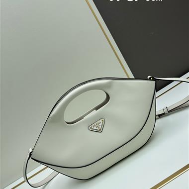 PRADA   2024新款時尚女生休閒包 尺寸:30*20*5CM