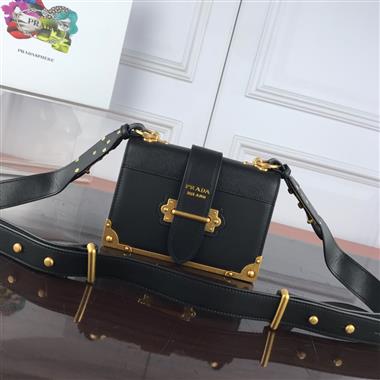 PRADA   2024新款時尚女生休閒包 尺寸:20*14*8CM