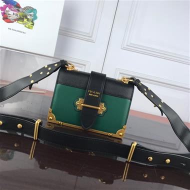 PRADA   2024新款時尚女生休閒包 尺寸:20*14*8CM