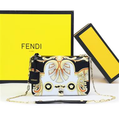 VERSACE   2024新款時尚女生休閒包 尺寸：24*8*16CM