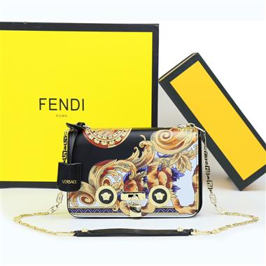 VERSACE   2024新款時尚女生休閒包 尺寸：24*8*16CM