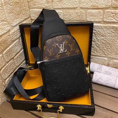 LOUIS VUITTON   2024新款男生時尚包包 尺寸：32×18×8CM
