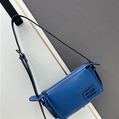 FENDI   2024新款女生時尚包包  尺寸:22*13*4.5CM