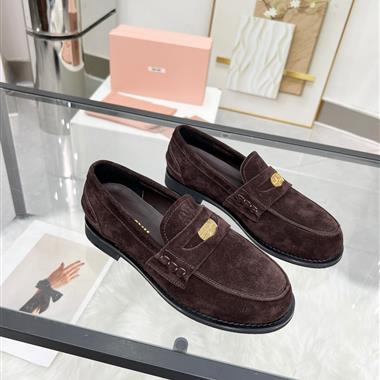 Miu miu    2025新款女生休閒時尚鞋子