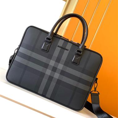 BURBERRY   2025新款男生時尚包包 尺寸：38x28x9.5CM