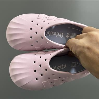 ADIDAS 醜萌洞洞一腳蹬兒童涼鞋