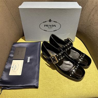 PRADA   2025新款女生休閒時尚鞋子