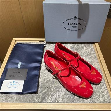 PRADA   2025新款女生休閒時尚鞋子