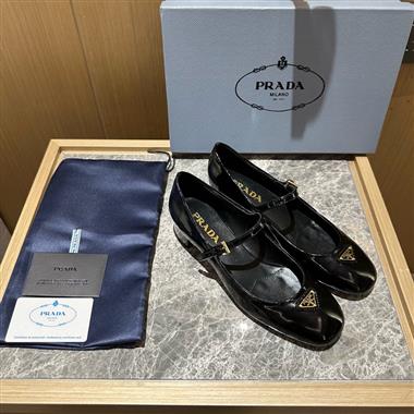 PRADA   2025新款女生休閒時尚鞋子